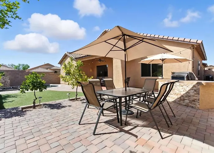 Desert Solace Retreat With Pool And Holiday home